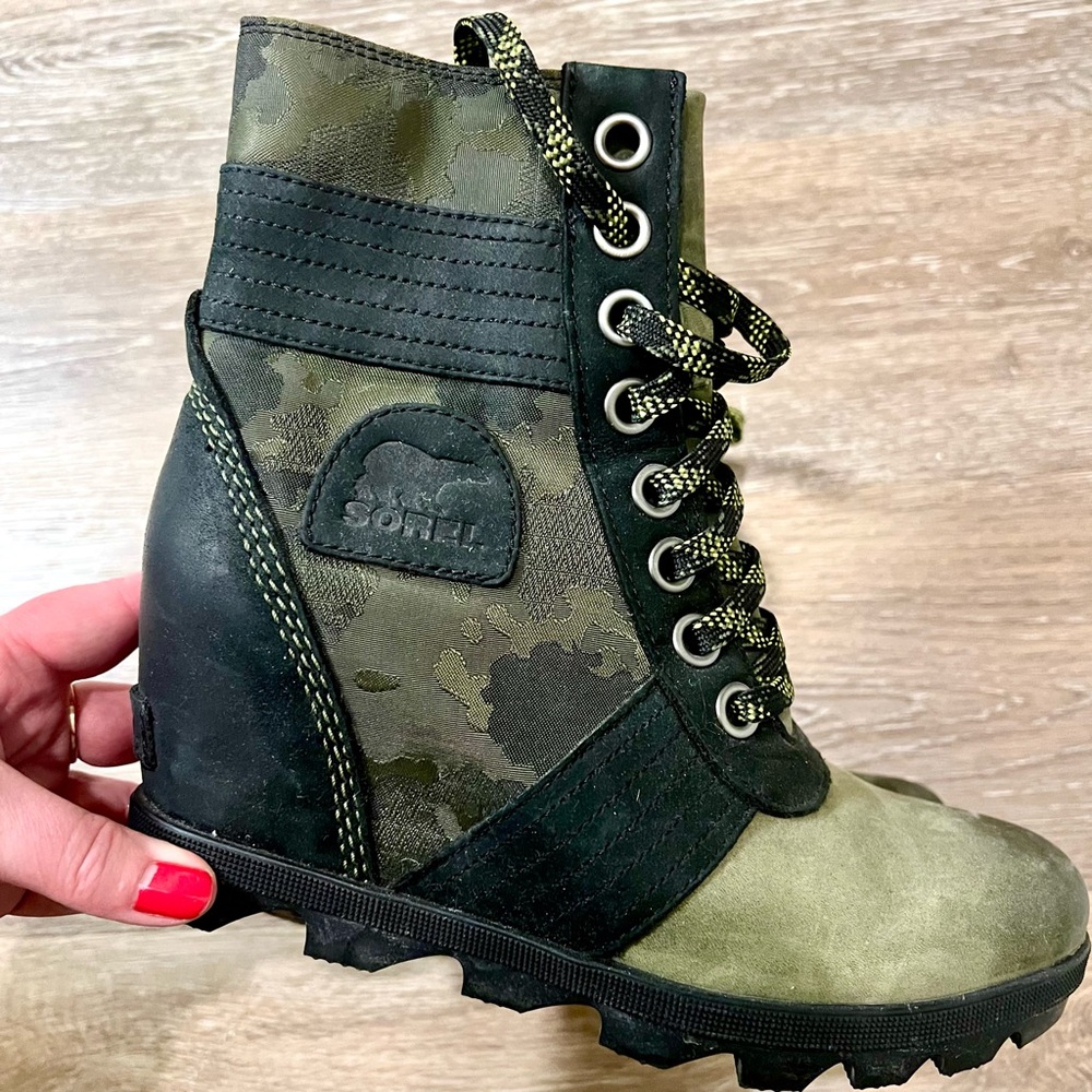 🥾New! Sorel Lexie Camo x Leather Green Wedge Winter Snow Boots, Sz 6.5